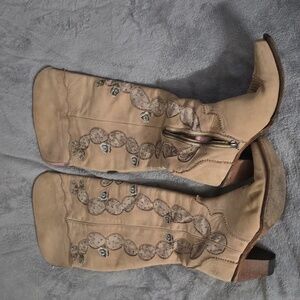 Junk Gypsy Stylish Tan Embellished Women's Boots Size 9